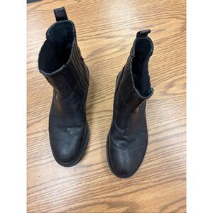 Women’s Frye Chelsea boots